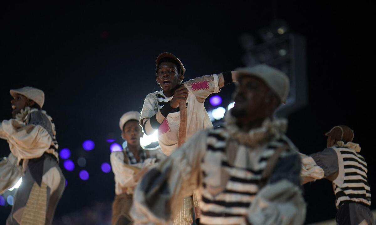 Carnaval do Rio volta com emoção e homenagens póstumas; veja como foi - Mauro PIMENTEL / AFP)