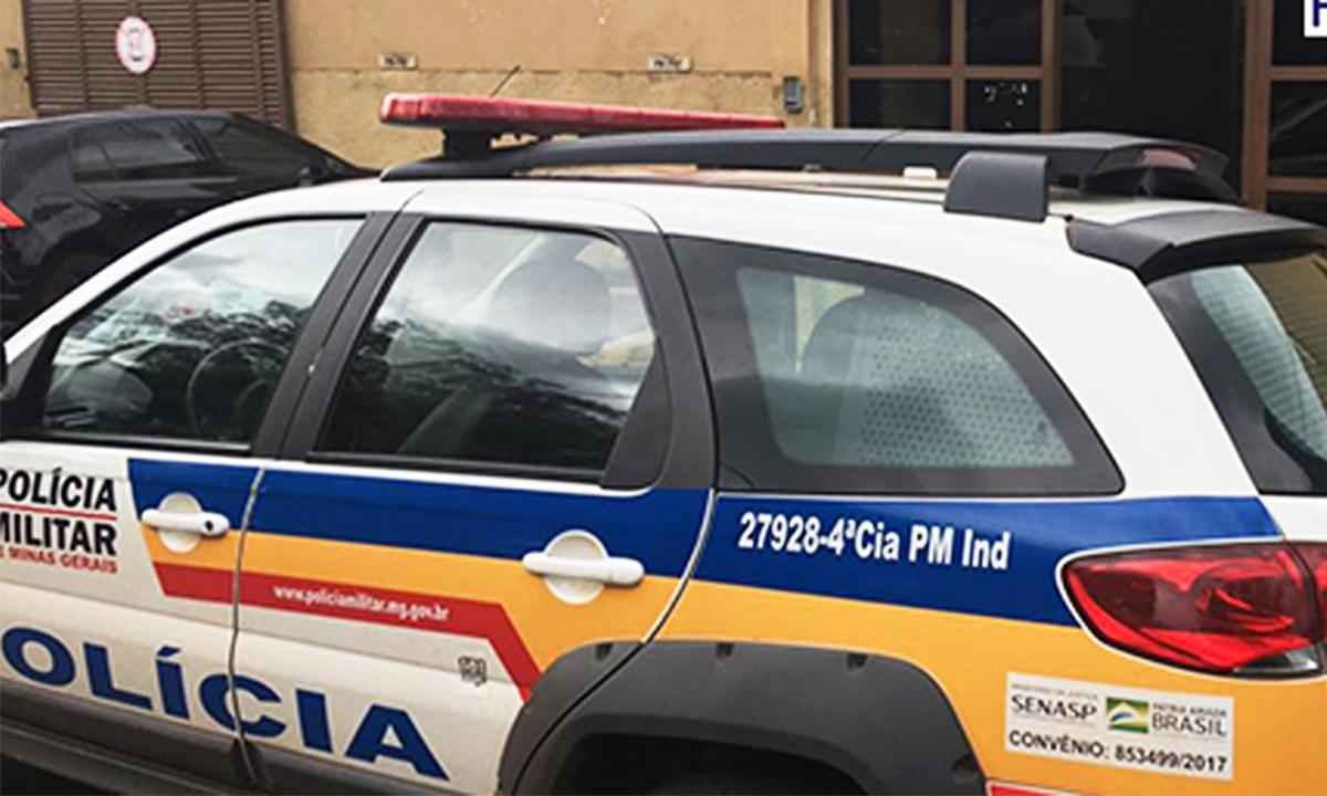 Dois homens tentam furtar armas de viatura policial e um deles acaba preso - PMMG/Divulgação
