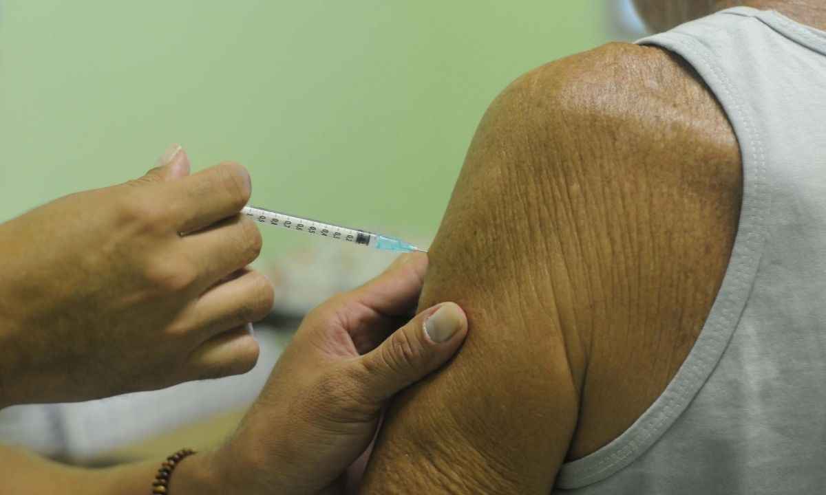 Com baixa cobertura, Sabará amplia ação para vacinar idosos contra gripe - Leandro Couri/E.M/D.A Press 