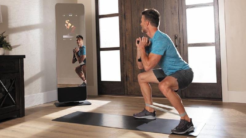 'Espelho fitness inteligente' promete melhorar nossos exercícios físicos - iFit