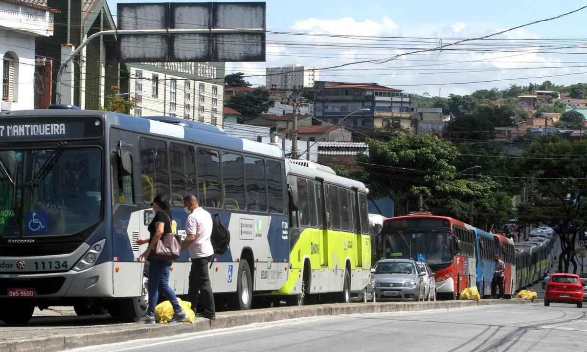 Projeto para baixar tarifas de ônibus de BH em R$ 0,20 tem análise suspensa - Jair Amaral/EM/D.A Press