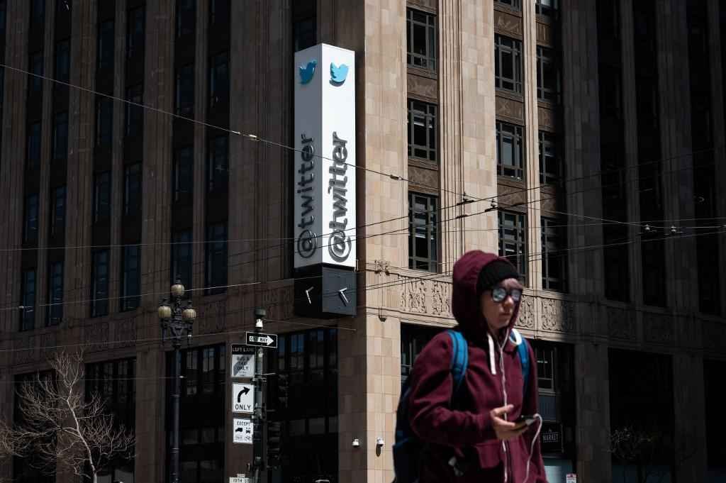 Contas progressistas do Twitter perdem seguidores, conservadores ganham - Amy Osborne / AFP