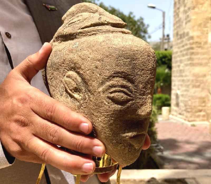 A estátua de deusa de 4,5 mil anos encontrada por agricultor em Gaza - BBC/Rushdi Abualouf