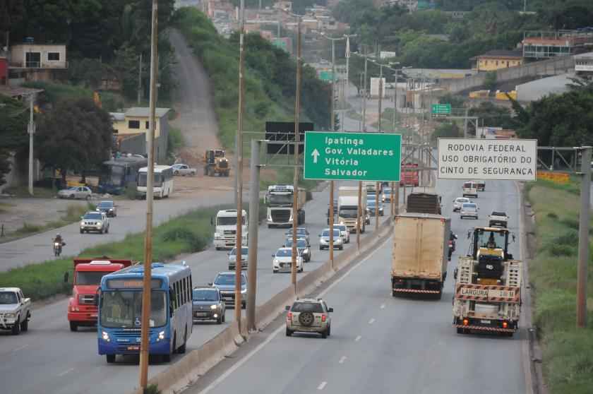Caminhão com pane complica trânsito no Anel Rodoviário - Juarez Rodrigues/EM/D.A Press (24/02/2022)