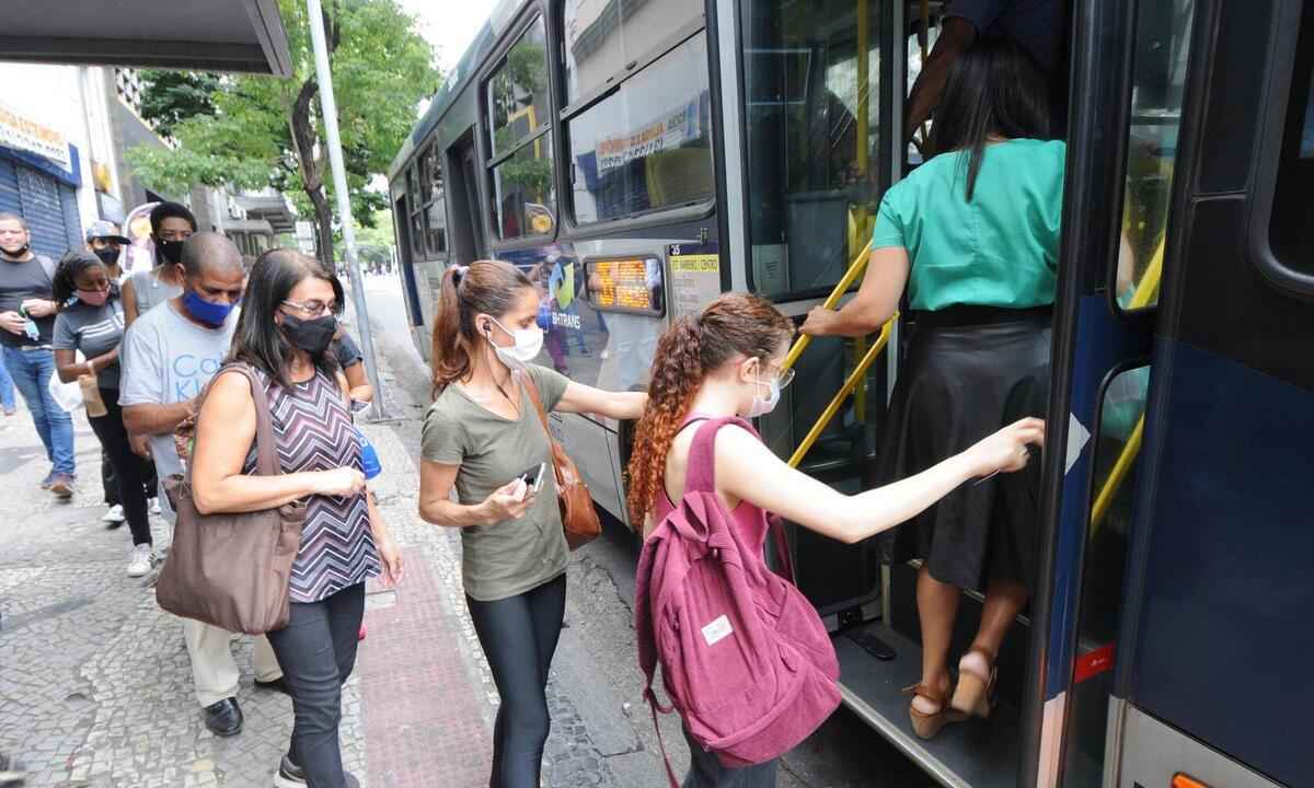 Prefeitura convoca empresas de ônibus para debater redução de viagens em BH -  Juarez Rodrigues/EM/D.A Press