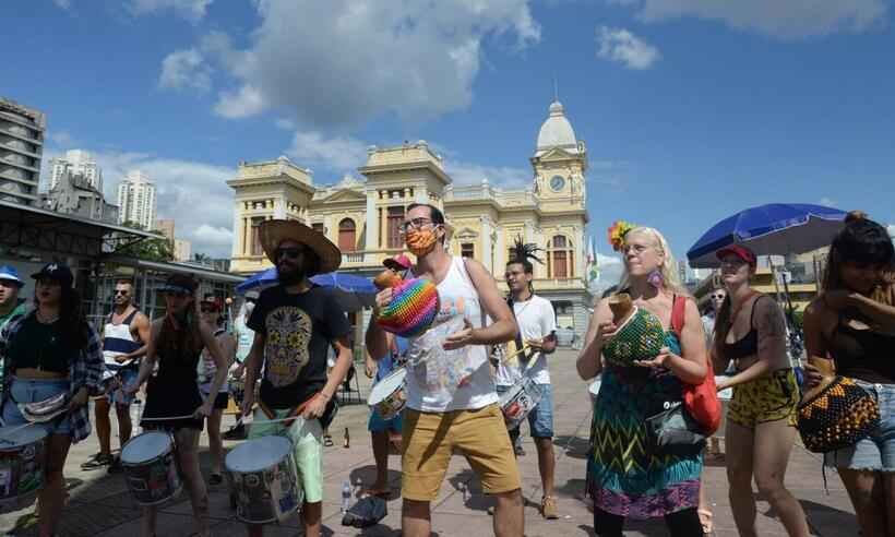 Blocos de carnaval protestam contra decisão do Copam na Praça da Estação - Túlio Santos/EM/D.A Press