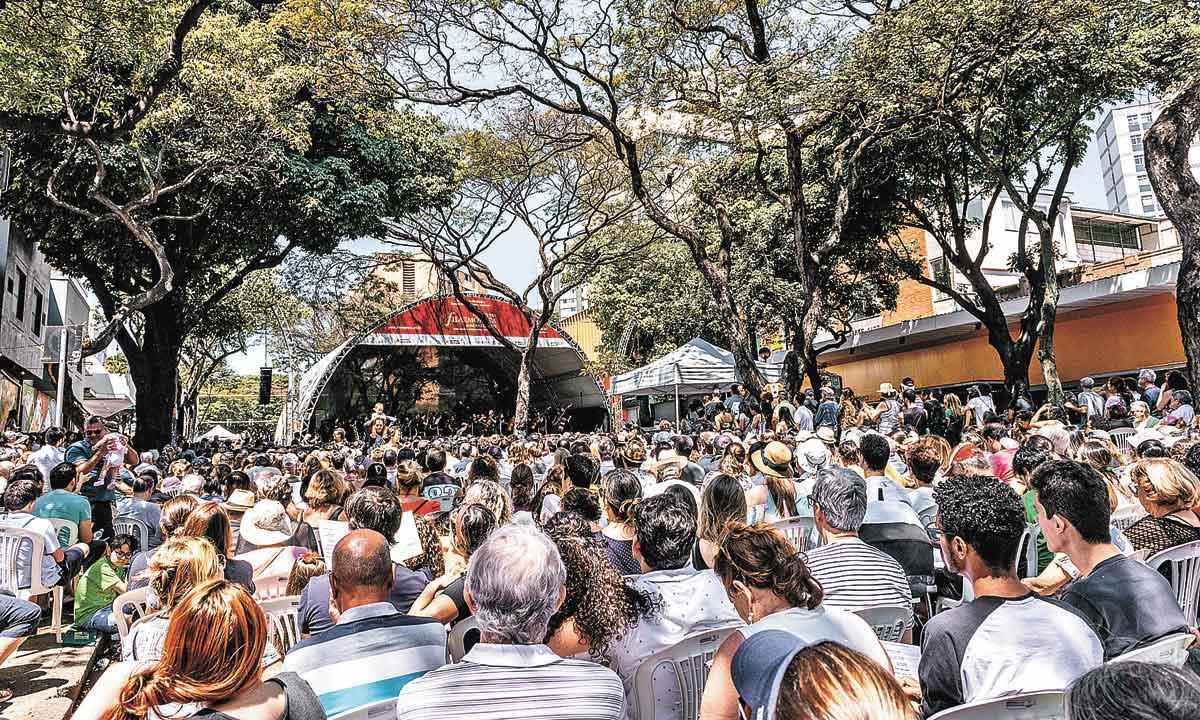Maestro Fabio Mechetti quer 'chacoalhar o público' no concerto da Savassi - Edésio Ferreira/EM/D.A Press/8/9/19