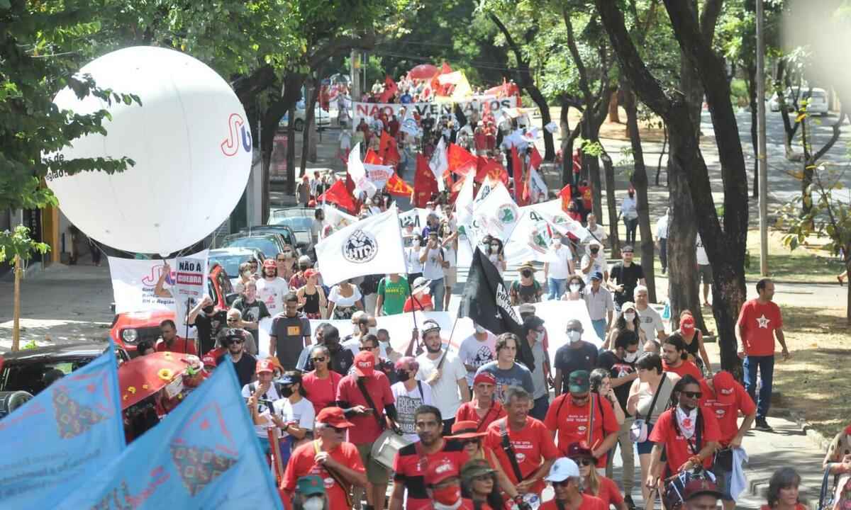 Dia do Trabalhador: ato de movimentos sociais pede 'Fora Bolsonaro' em BH - Gladyston Rodrigues/EM/D.A Press