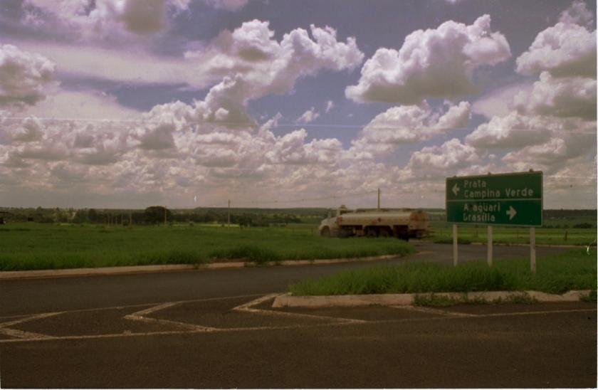 Acidente de carro mata quatro pessoas na MG-497, em Iturama - Kiko Cavalcanti/Sucursal Leste