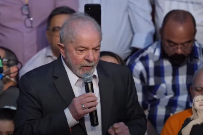 Lula diz cumprir a Constituição, mesmo sendo criticado de 'radical' - TVPT/REPRODUÇÃO