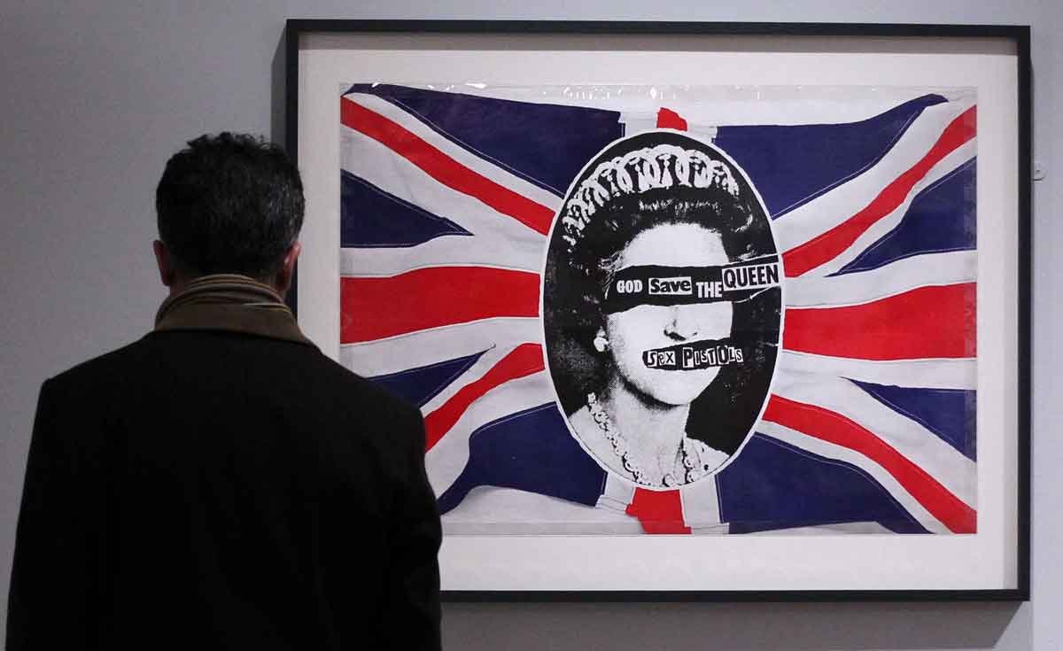 Vinil de 'God save the queen', do Sex Pistols, 'saúda' o jubileu da rainha - Peter Muhly/AFP/15/1/12