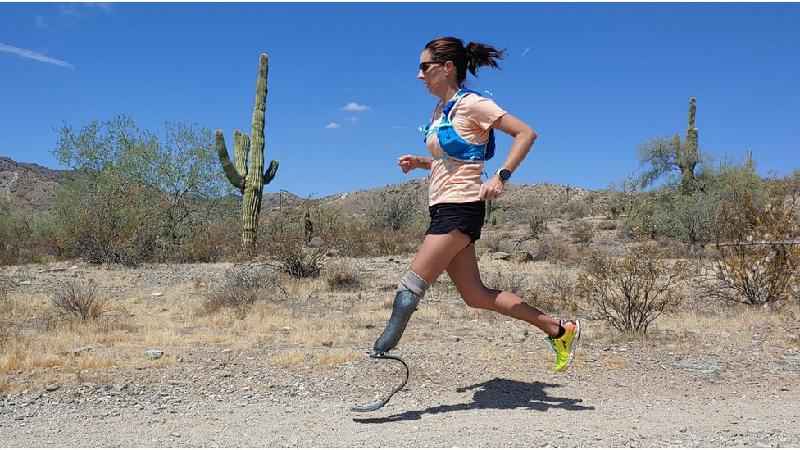 Sobrevivente de câncer que perdeu perna completa 104 maratonas em 104 dias - Jacky Hunt-Broersma