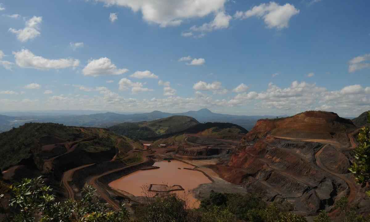 MP pede apreensão de caminhões de mineradora que atua na Serra do Curral