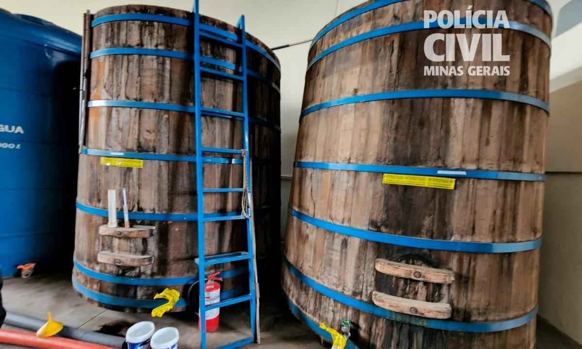 Polícia Civil fecha distribuidora de cachaça clandestina em Contagem - Reprodução/Policia Civil de Minas Gerais