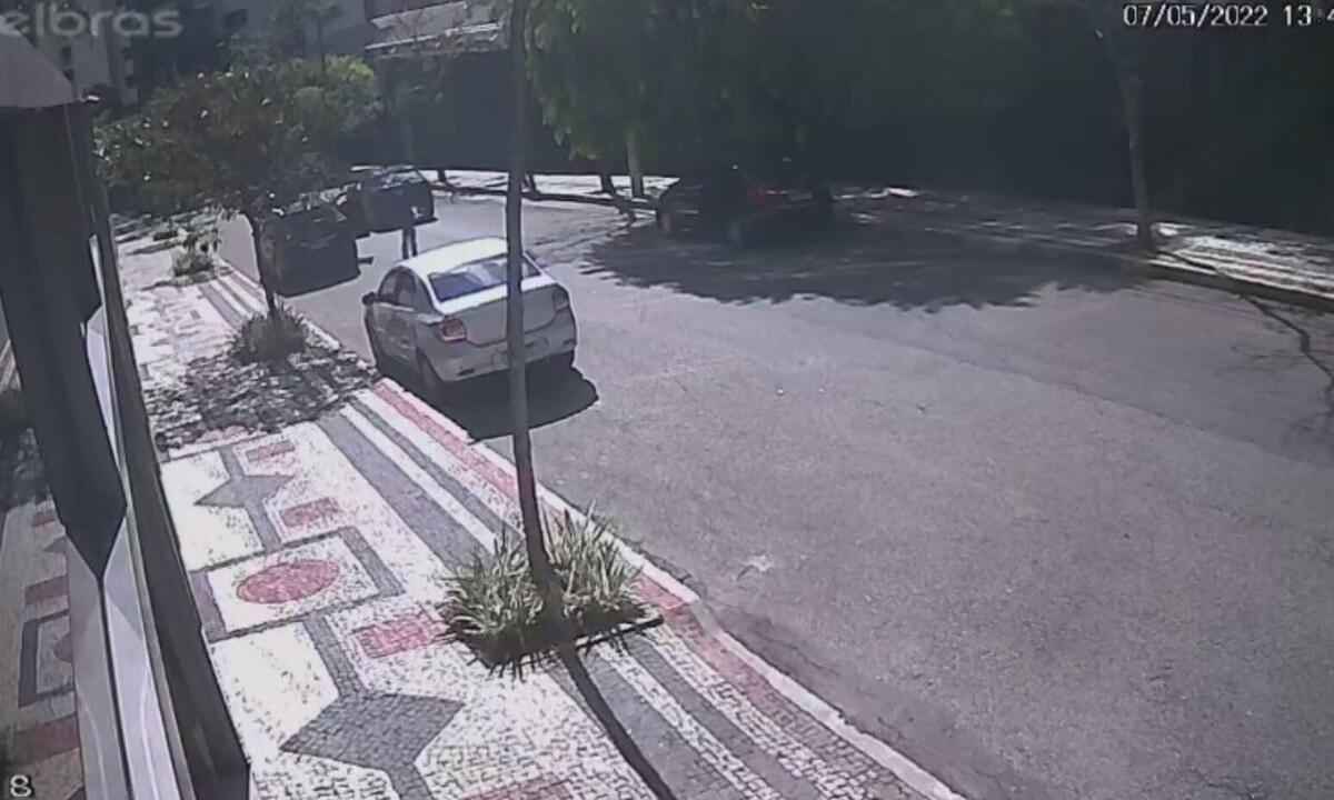 Vídeo mostra carros usados em fuga após assalto ao BH Shopping - Imagens de circuito de segurança