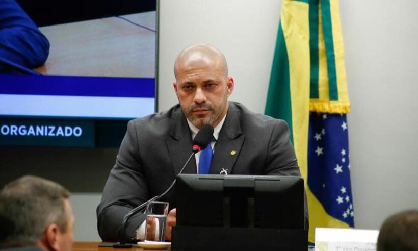 AGU diz ao STF que 'graça' de Bolsonaro a Daniel Silveira é constitucional  - Elaine Menke/Câmara dos Deputados
