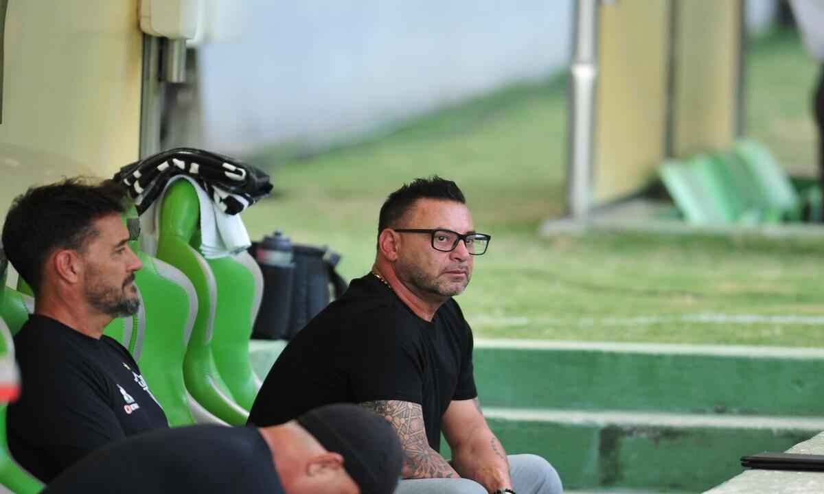 A sombra de Cuca no Galo e de JJ no Flamengo - Alexandre Guzanshe/EM/D.A Press