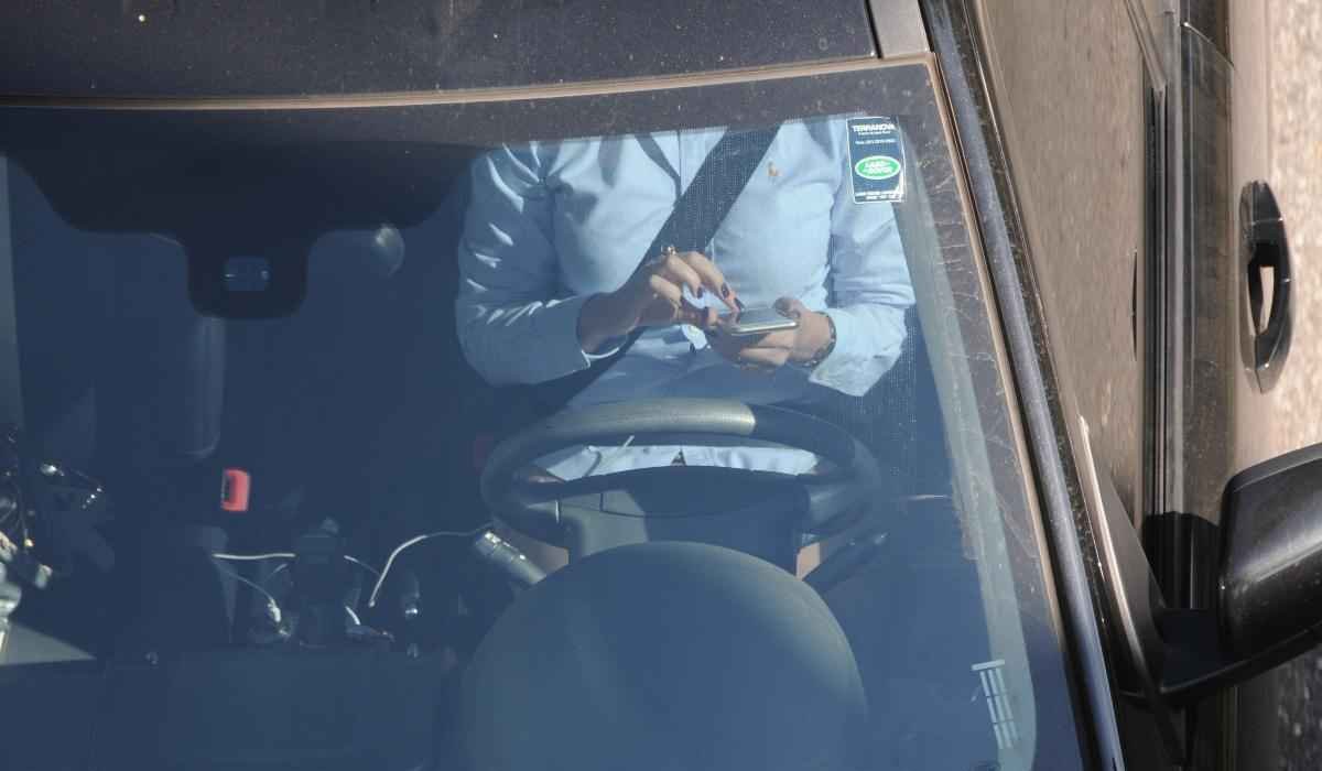 Brasil registra 28 infrações a cada hora por uso de celular no trânsito - Beto Novaes/EM/D.A Press