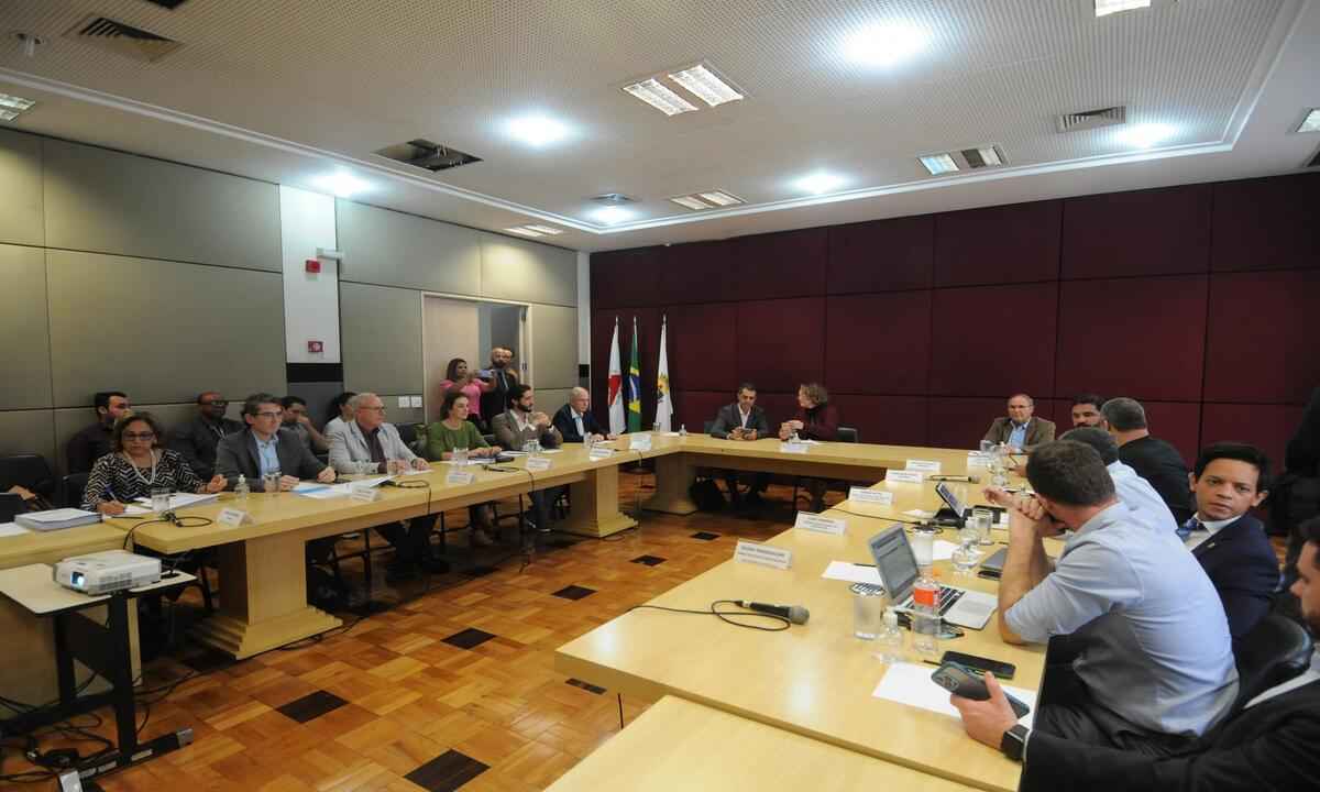 Empresas de ônibus e PBH selam acordo com 17 pontos - Leandro Couri/EM/D.A Press