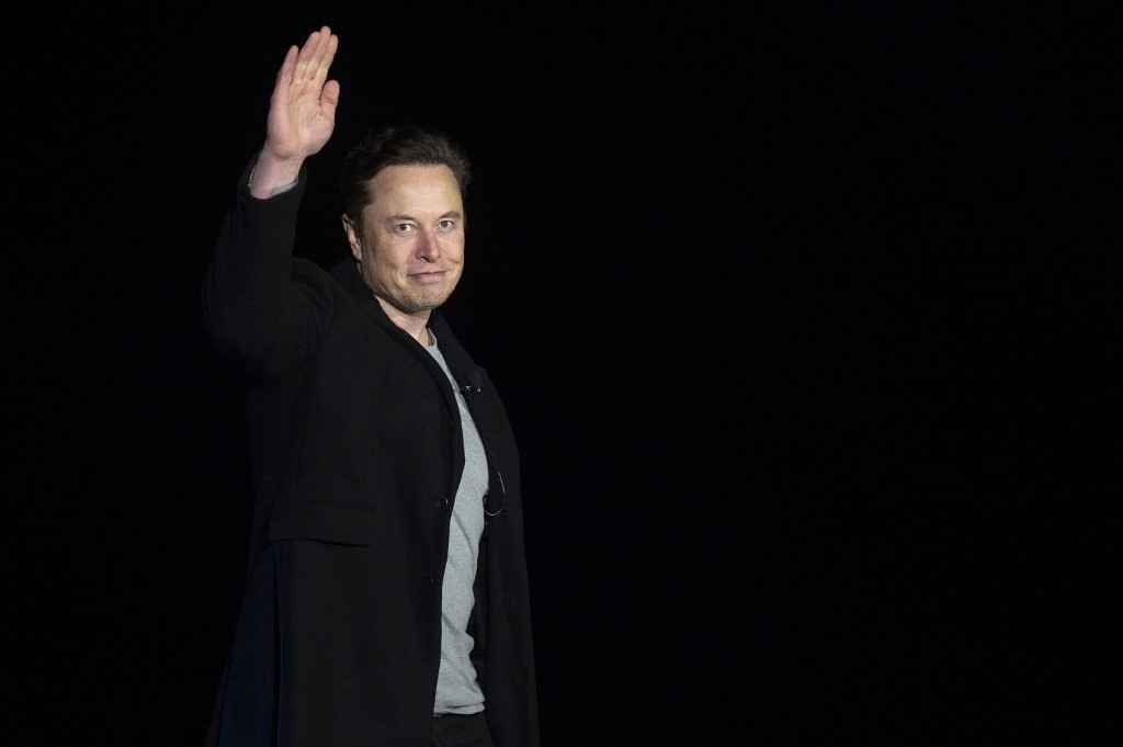 Elon Musk anuncia suspensão temporária do acordo para comprar o Twitter e ação desaba em Wall Street - JIM WATSON / AFP