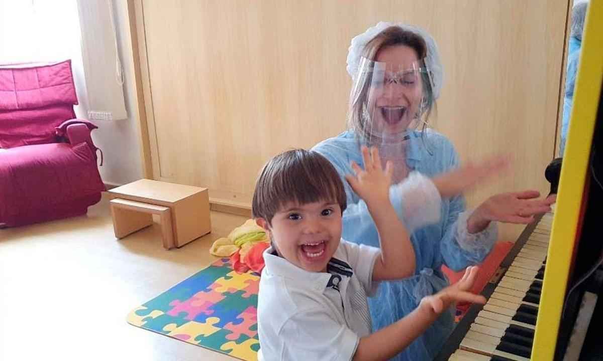 Crianças vivenciam o universo musical - Arquivo pessoal