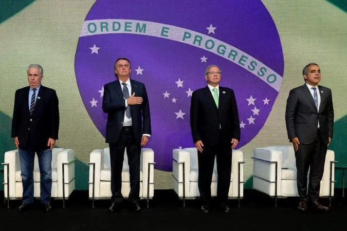 Bolsonaro diz que 'parlamentar gordinho' cobrou apoio por cargos no governo - Isac Nobrega/Secom