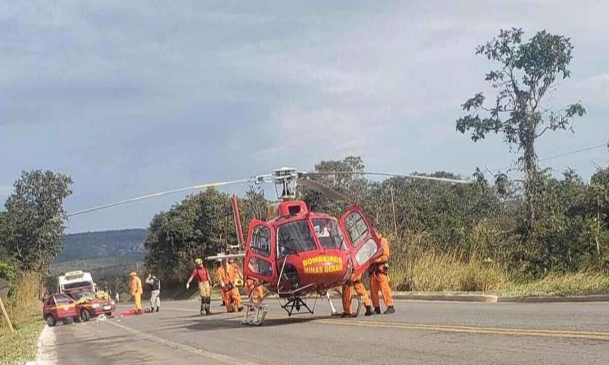 Policial penal morre após viatura do sistema prisional capotar na BR-251 - Imagem feita por populares