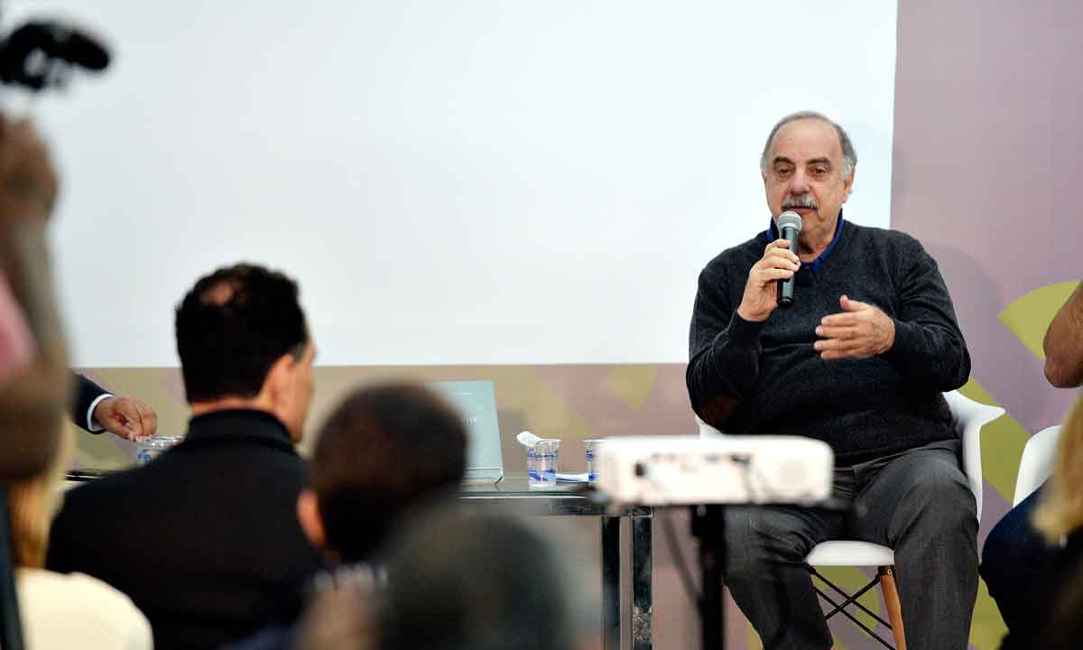 Um prefeito escritor - Túlio Santos/EM/D.A Press