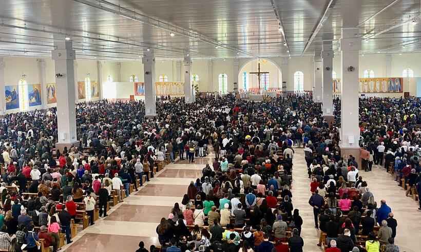Novo Santuário: mais de 10 mil pessoas assistem à Missa das Rosas em Cássia - Vivi Silva/Divulgação
