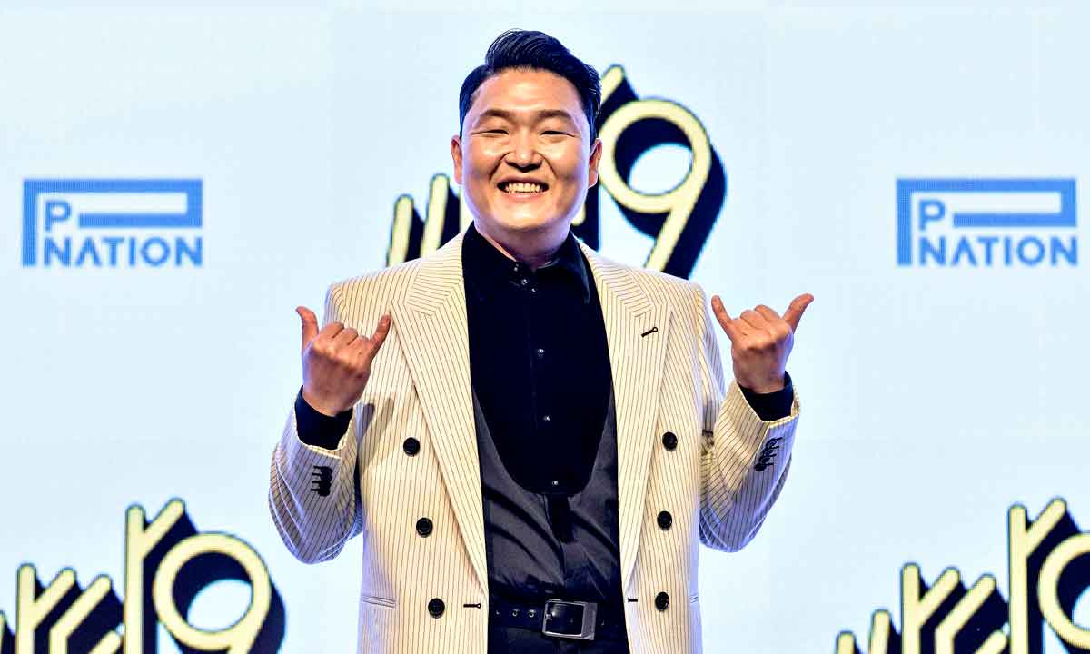Psy lança disco, leva tapa de Suga, do BTS, e adere ao mundo do metaverso - Anthony Wallace/AFP