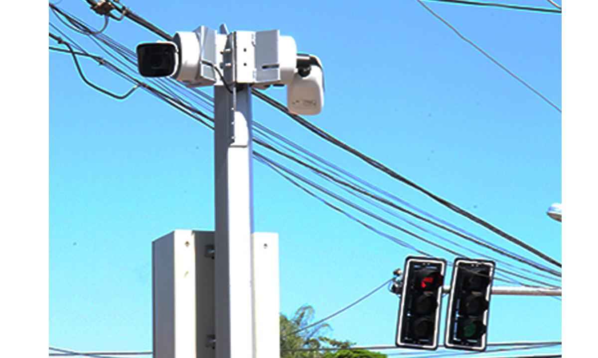 Câmeras de monitoramento passam a flagrar infrações no trânsito  em Uberaba - Jairo Chagas/Divulgação