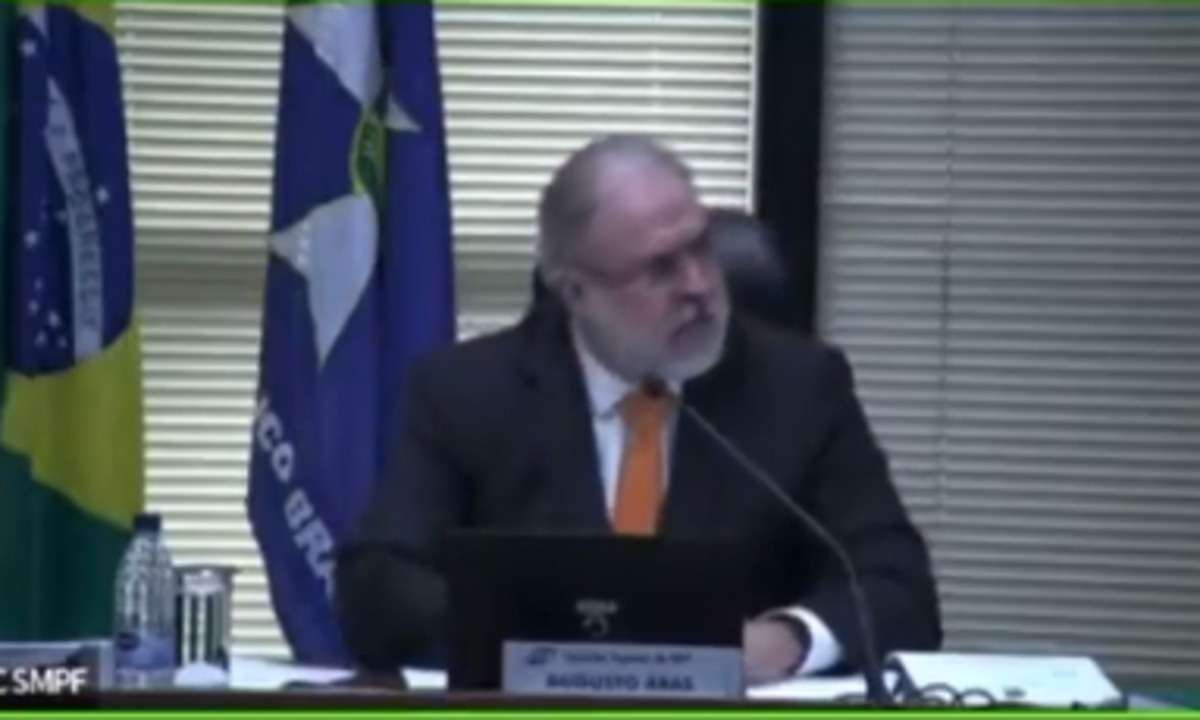 Augusto Aras discute com jurista e tem que ser contido por seguranças - Reprodução/Internet