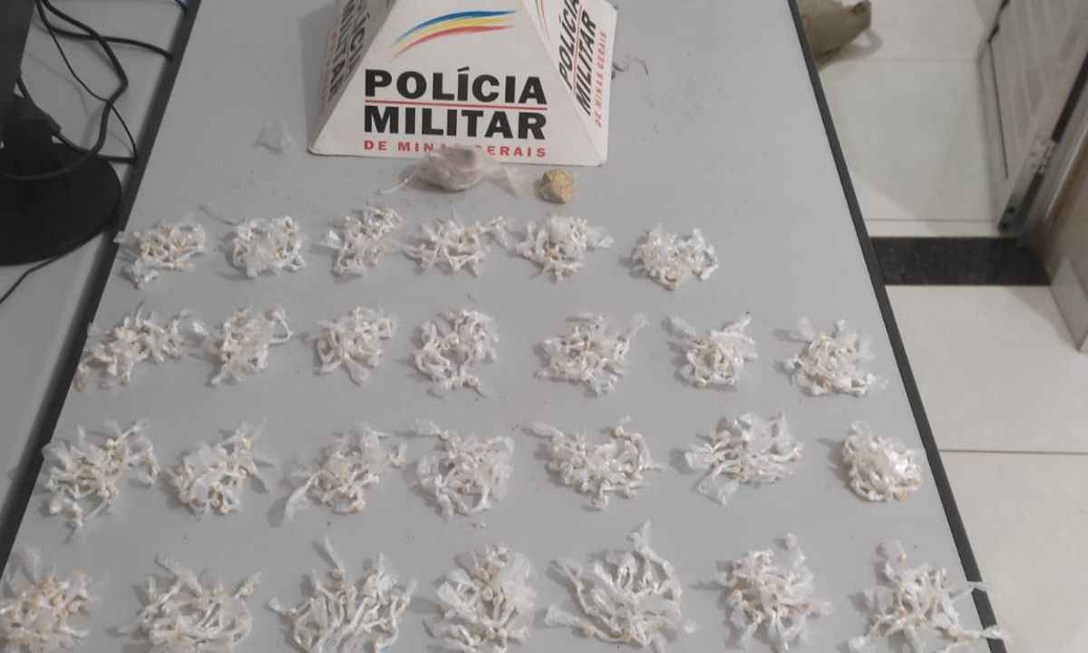 Homem é preso com mil pedras de crack em Minas - PMMG/Divulgação 