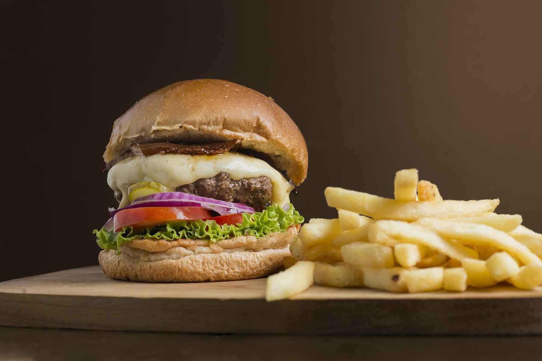 No Dia do Hambúrguer, lojas de BH realizam campanhas e distribuem sanduíche - Pixabay