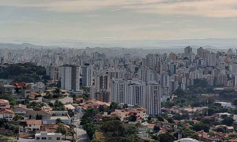 BH tem céu parcialmente nublado; vai chover?  - Jair Amaral/EM/D.A Press