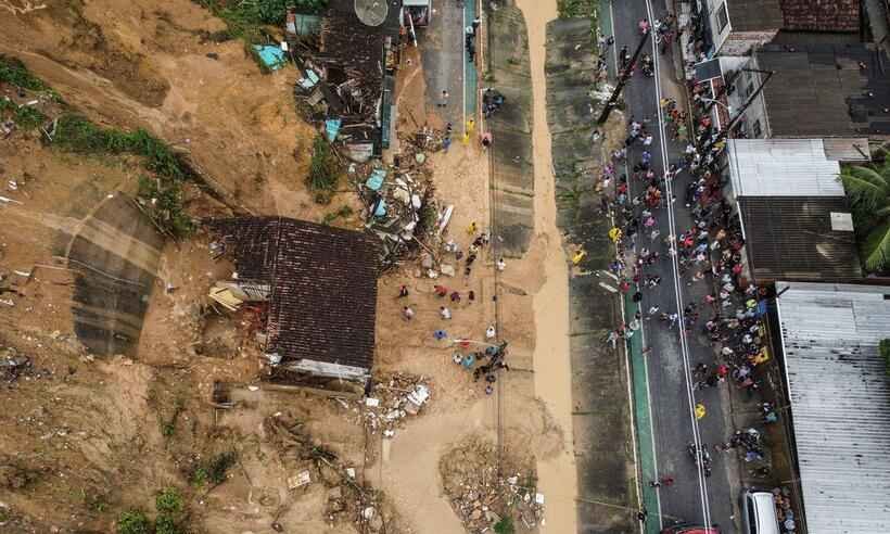 Chuvas em PE: sobe para 56 o número de mortos - Diego Nigri/Prefeitura do Recife