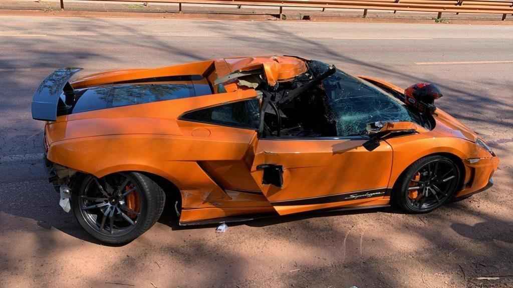 Lamborghini de R$ 1,2 milhão fica destruída em acidente em Nova Lima  - REPRODUÇÃO/REDES SOCIAIS