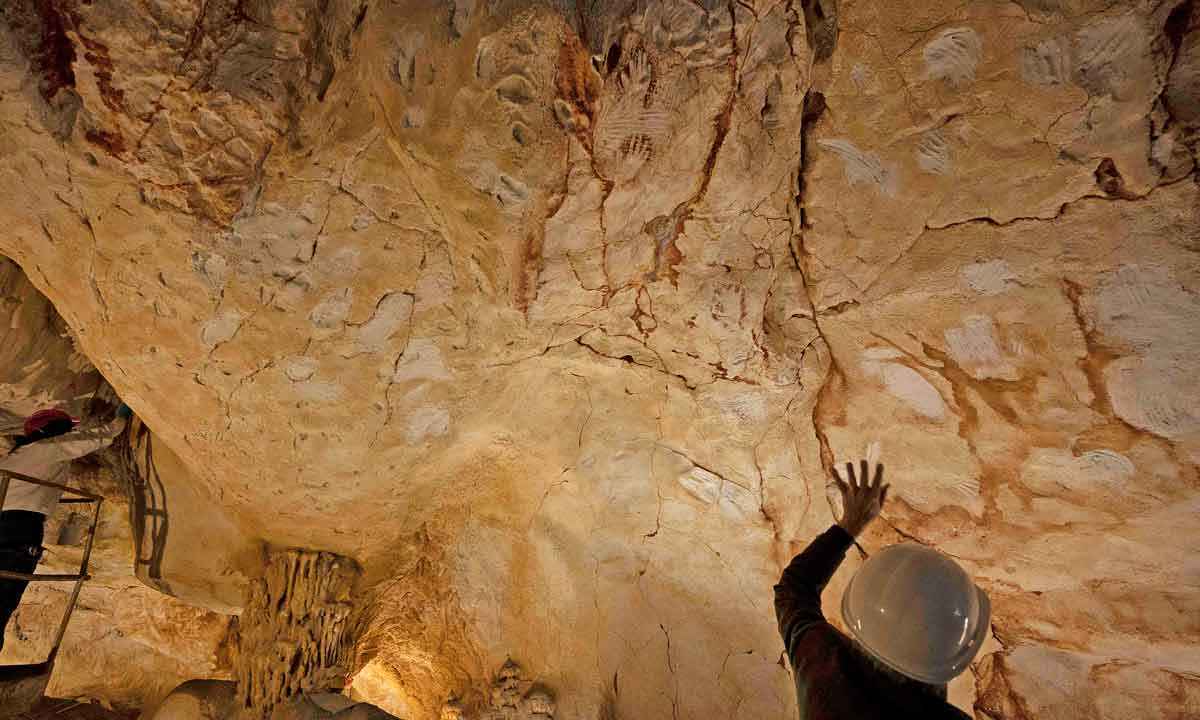 Arqueólogos mergulham no Mediterrâneo para tentar salvar arte rupestre - Christophe Simon/AFP