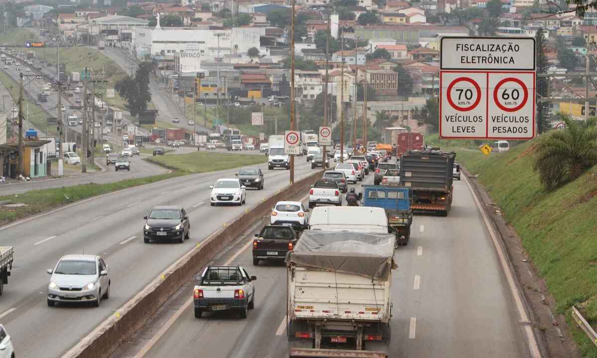 Minas começa a exigir licenciamento de veículo a partir desta quarta (1º/6) - Edésio Ferreira/EM/D.A Press