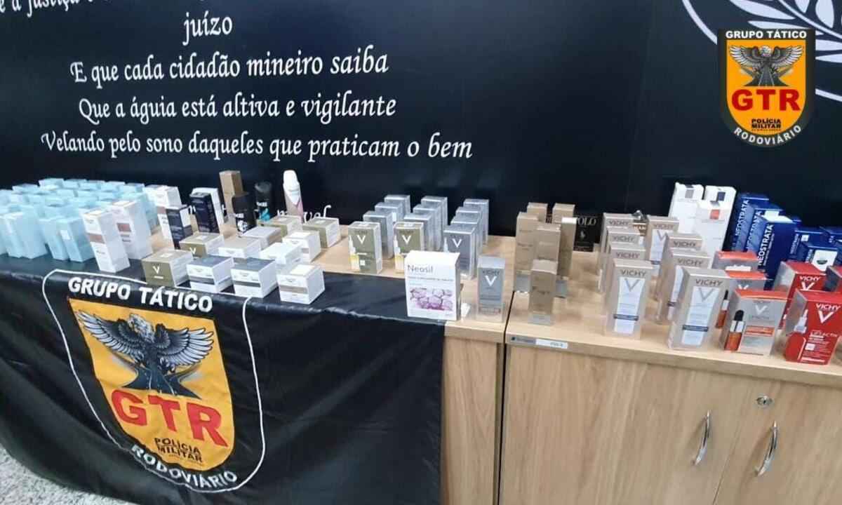 Trio é preso com R$ 45 mil em produtos cosméticos - Reprodução vídeo Polícia Militar de Minas Gerais