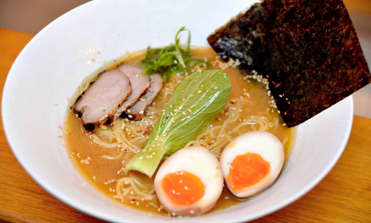 Bar japonês serve pratos quentes que resgatam lembranças de família - Túlio Santos/EM/D.A Press