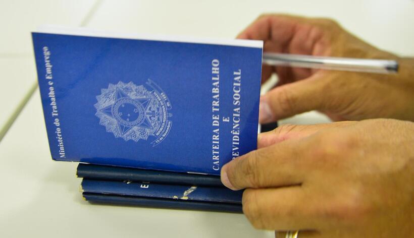 Brasil criou 196.9 mil vagas de emprego formal em abril - Agência Brasil