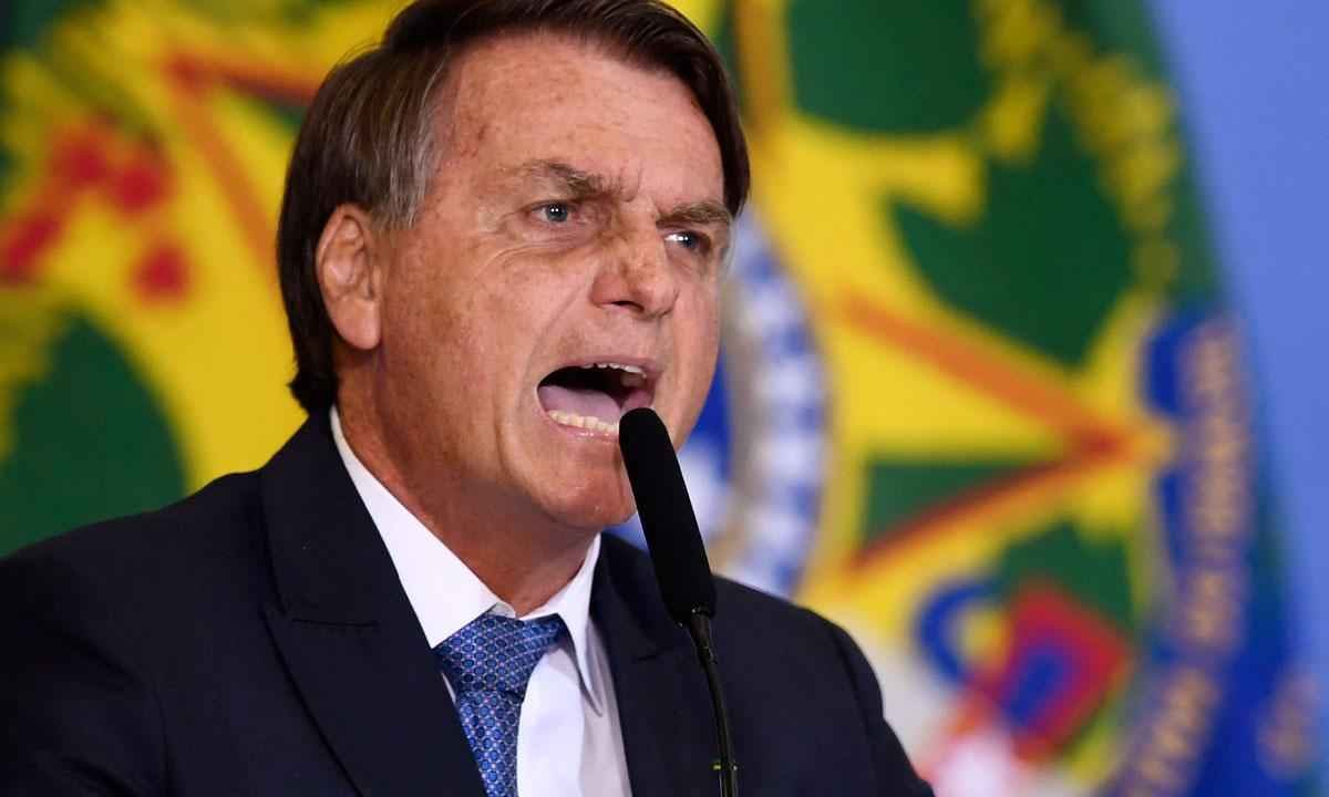 Bolsonaro volta a acusar Fachin, Moraes e Barroso de quererem eleger Lula - EVARISTO SÁ/AFP