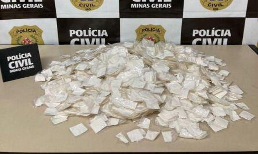Casal é preso com 2,8 mil papelotes de cocaína em casa no Sul de MG - Polícia Civil