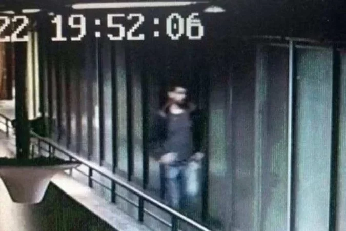 Aluna denuncia ter sido filmada em banheiro de universidade - Reprodução/Câmera de segurança