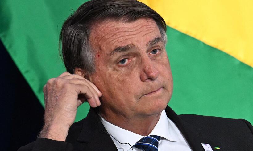 Bolsonaro com ministros: 'Todos aqui têm inteligência bem acima da média' - Jim WATSON / AFP