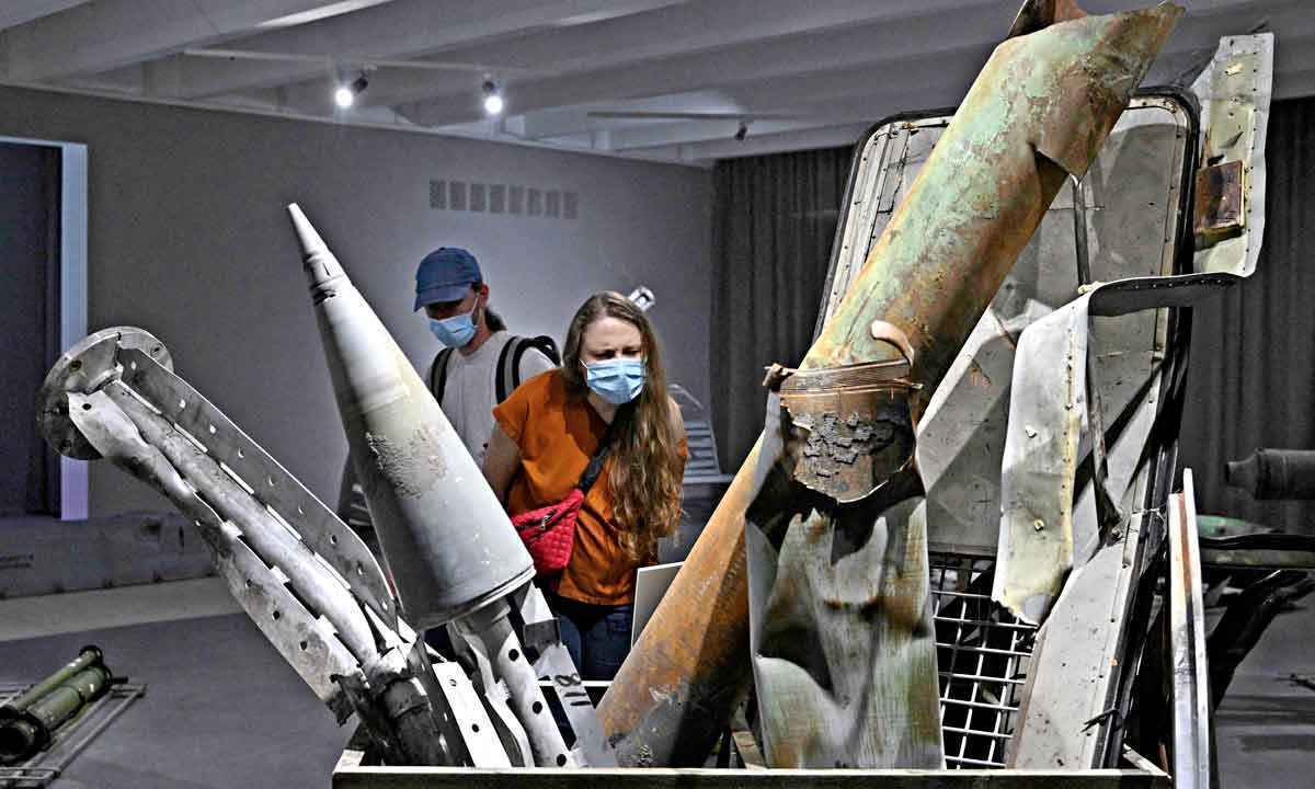 Museu em Kiev expõe as memórias (em tempo real) do front -  Genya Savilov/AFP