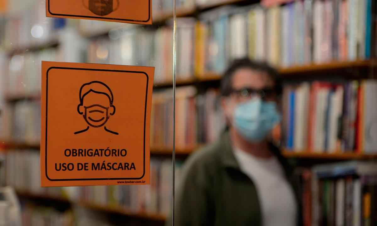 PBH volta a exigir uso de máscara em áreas fechadas - Túlio Santos/EM/D.A Press