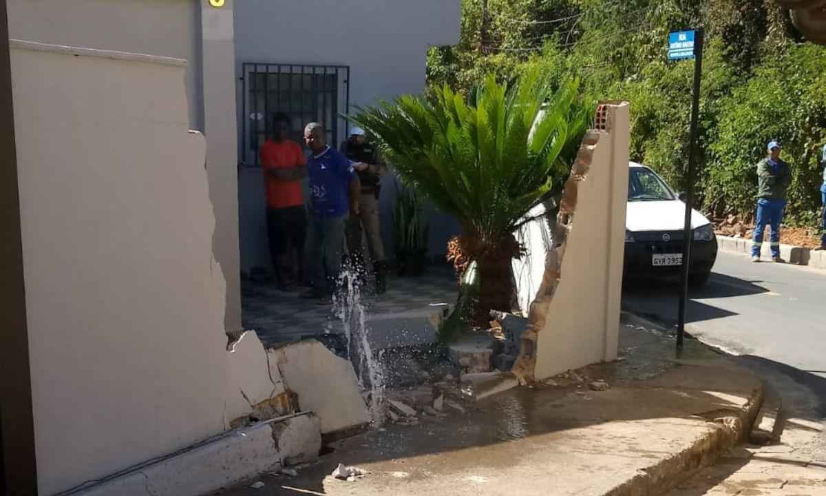 Caminhão de cerveja quebra muro e invade casa no interior de Minas - Arquivo Pessoal/Reprodução 