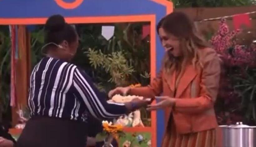 Apresentadora pede para convidada servir cocada e é acusada de racismo - Reprodução/ TV Globo